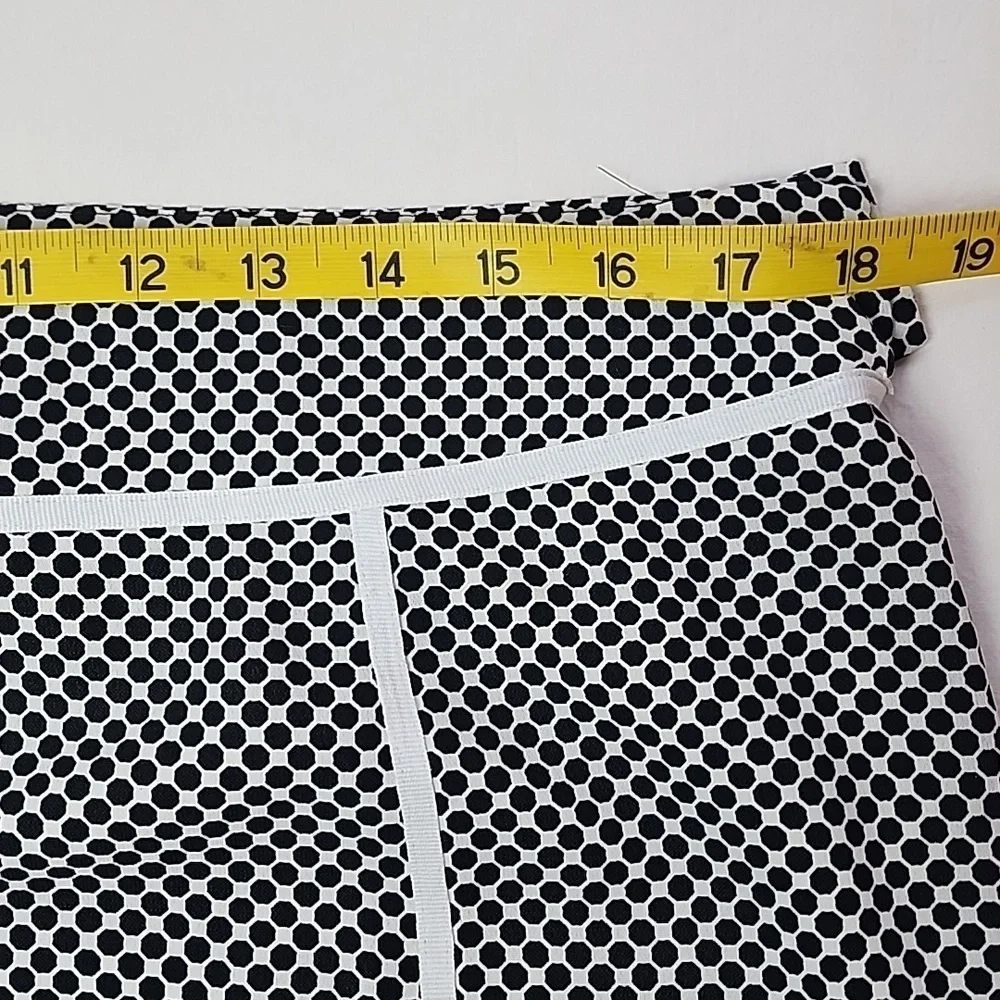 Jones Wear Size 16 Elegant Black and White Women's Skirt
